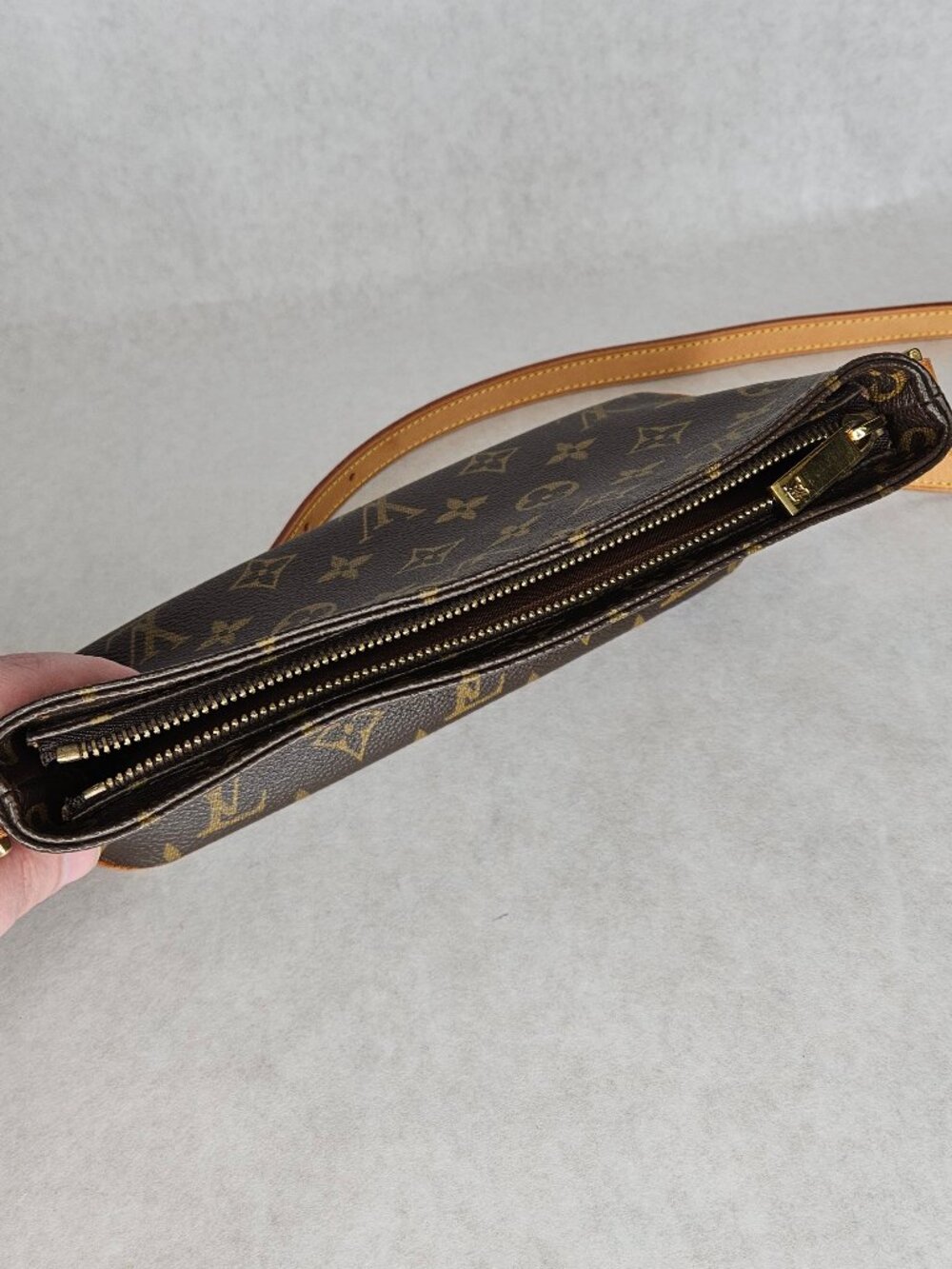 Louis Vuitton Monogram Trotteur Crossbody Handbag Purse with Strap - Picture 6 of 16